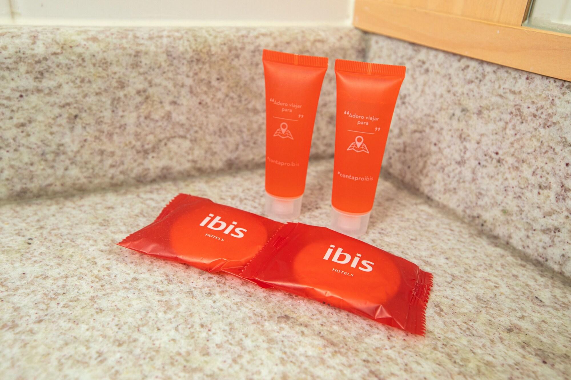 Ibis Vitoria Praia Do Canto Екстер'єр фото