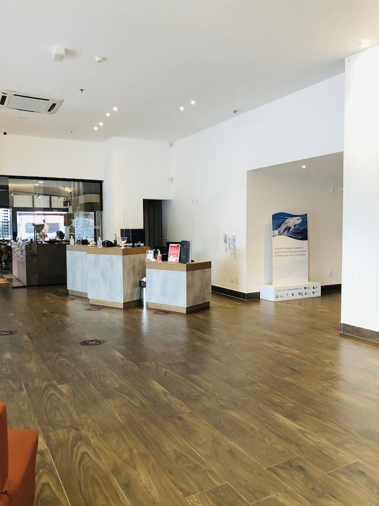 Ibis Vitoria Praia Do Canto Екстер'єр фото