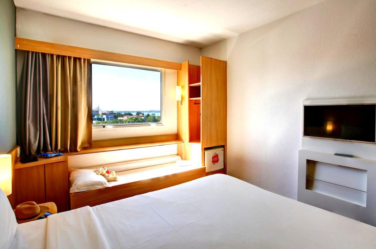 Ibis Vitoria Praia Do Canto Екстер'єр фото