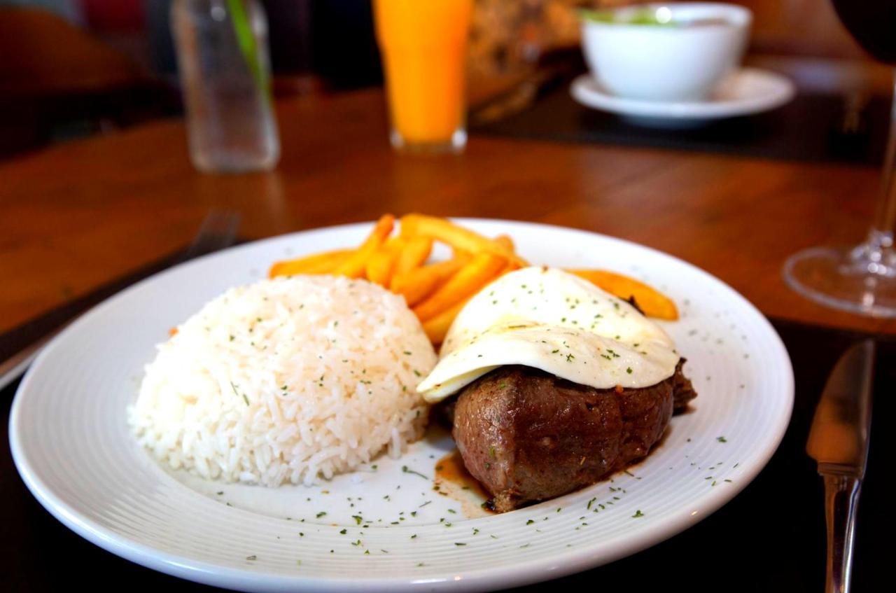 Ibis Vitoria Praia Do Canto Екстер'єр фото