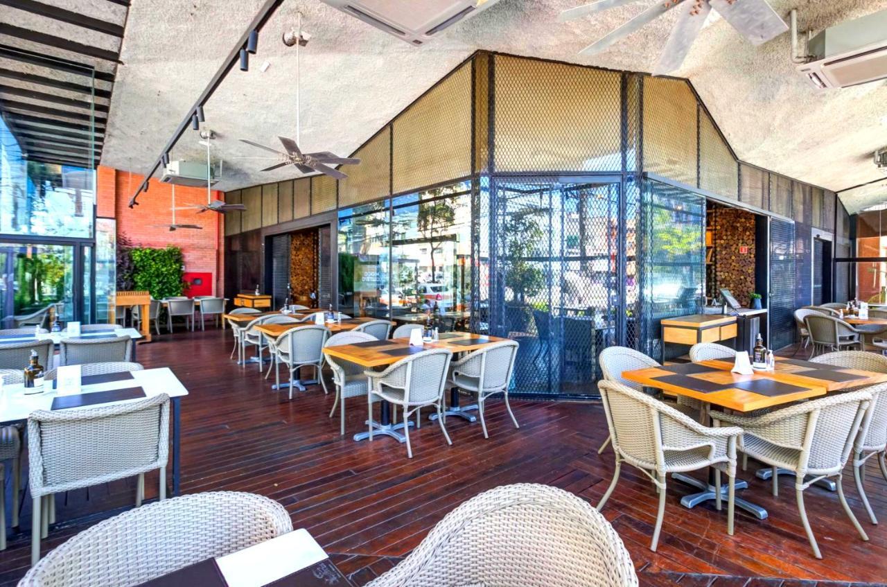 Ibis Vitoria Praia Do Canto Екстер'єр фото