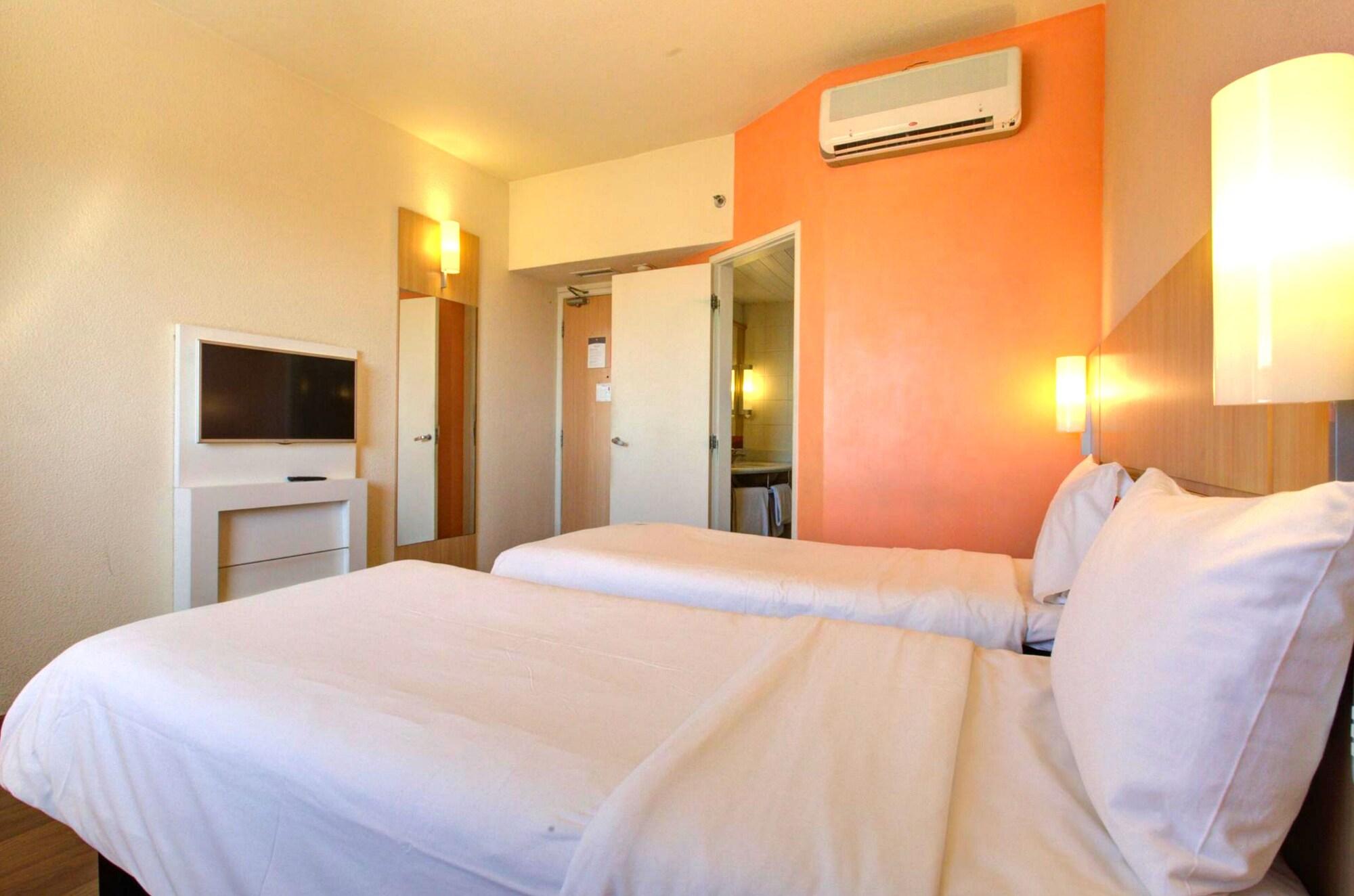 Ibis Vitoria Praia Do Canto Екстер'єр фото