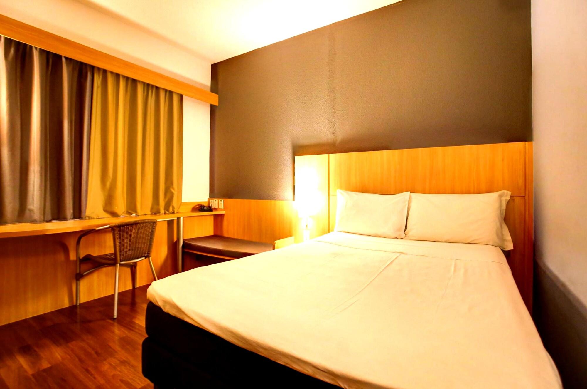 Ibis Vitoria Praia Do Canto Екстер'єр фото
