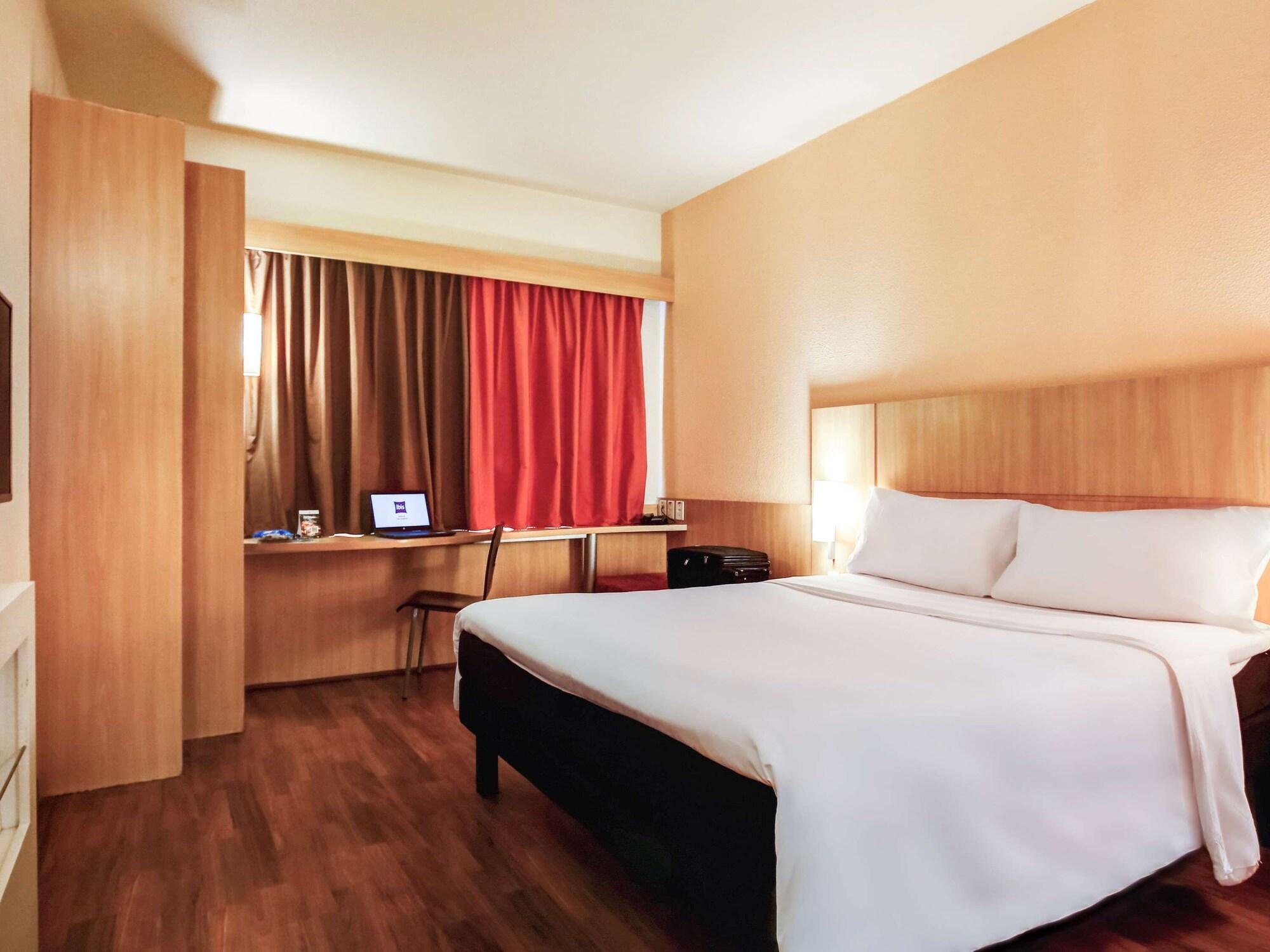 Ibis Vitoria Praia Do Canto Екстер'єр фото