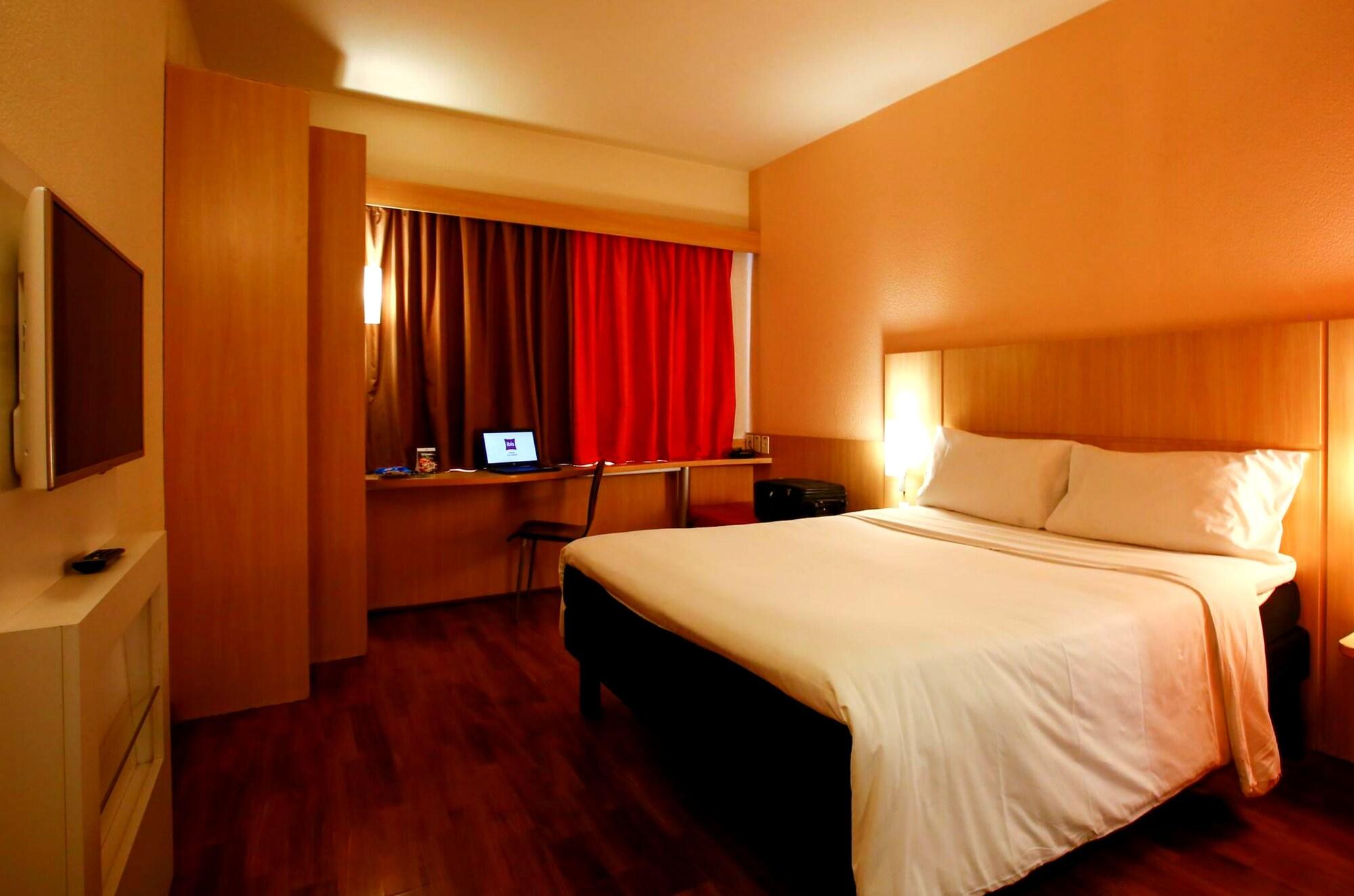 Ibis Vitoria Praia Do Canto Екстер'єр фото