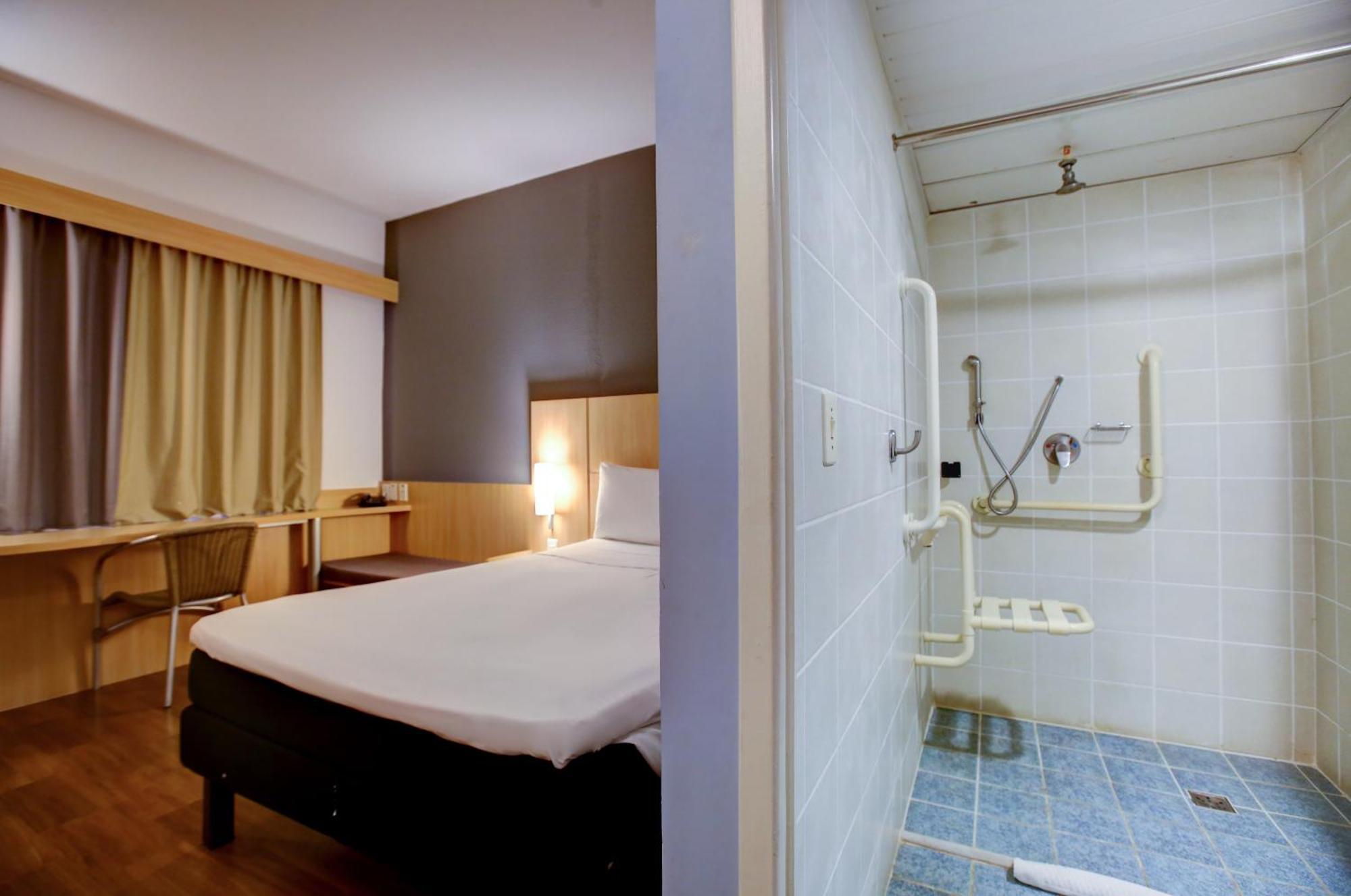 Ibis Vitoria Praia Do Canto Екстер'єр фото